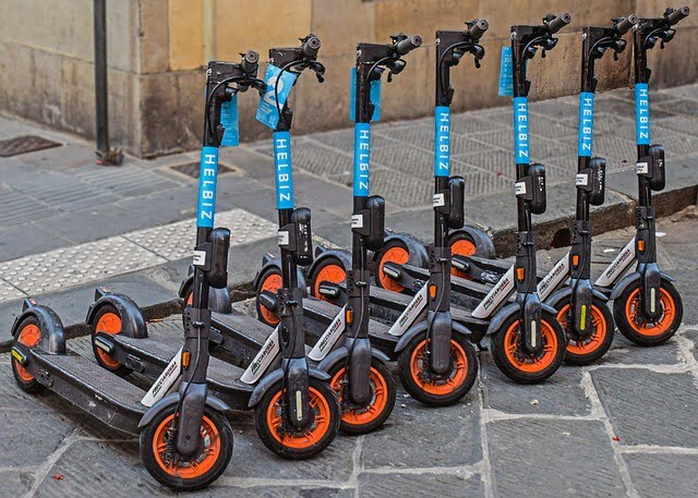 How Does The Bird Electric Scooter Rental System Work Renting electric scooters is a quick and easy way to get around places that are also good for the environment. The Bird hire system makes it easy for people to take and use electric bikes. This is good for the environment because it cuts down on the use of cars that run on dirty fuels. It's easy to find your way around and rent a car with this app because it's made for digital people. People who use this new way to get around can help cut down on carbon emissions and make traffic in towns travel more smoothly. My Experience With Rental Electric Scooter